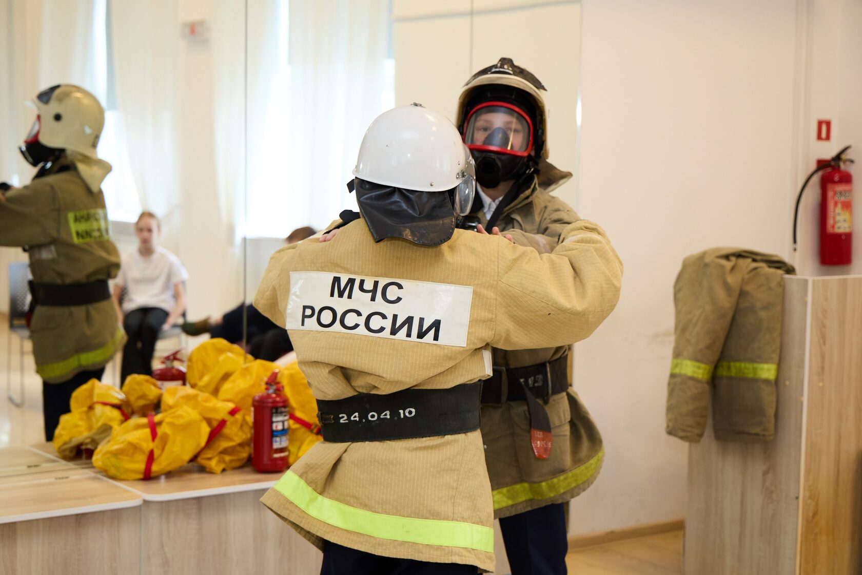 Старшеклассник, помогавший эвакуировать жильцов многоквартирного дома при пожаре, выступил в роли инструктора в новом VR-проекте по пожарной безопасности.